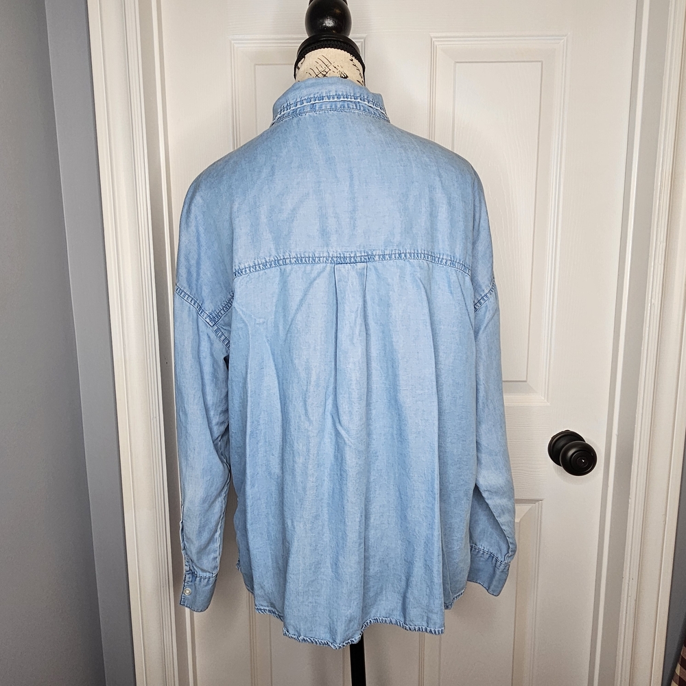 Suzy Shier Women's Denim-Look Button Down Shirt Blue Long Sleeve Flowy Size M - Picture 9 of 11